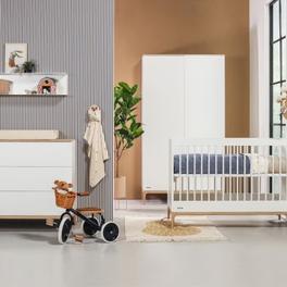 Aanbieding van Kidsmill Modular 2 Babykamer Mat Wit / Eiken | Commode + Kast voor 1289,99€ bij Babypark