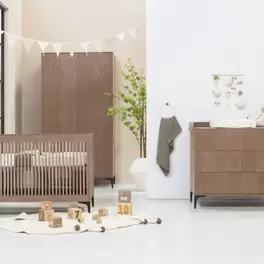 Aanbieding van Kidsmill Levi Babykamer Incl. Rechte Potenset Walnoot voor 1139,99€ bij Babypark