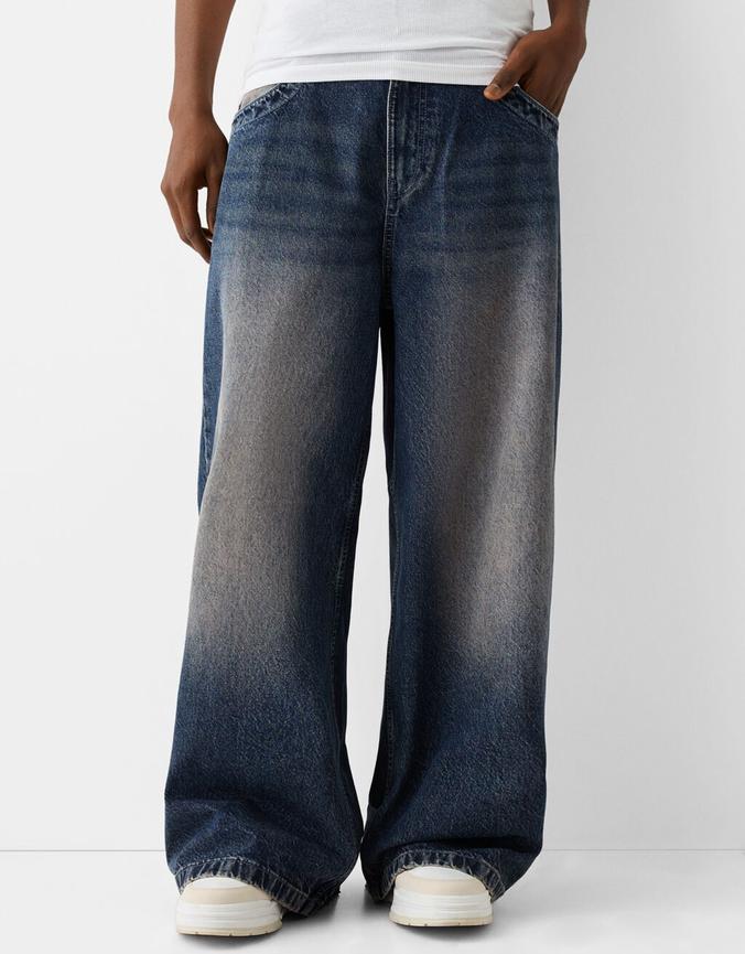 Aanbieding van Mega baggy jeans met borduursel voor 39,99€ bij Bershka