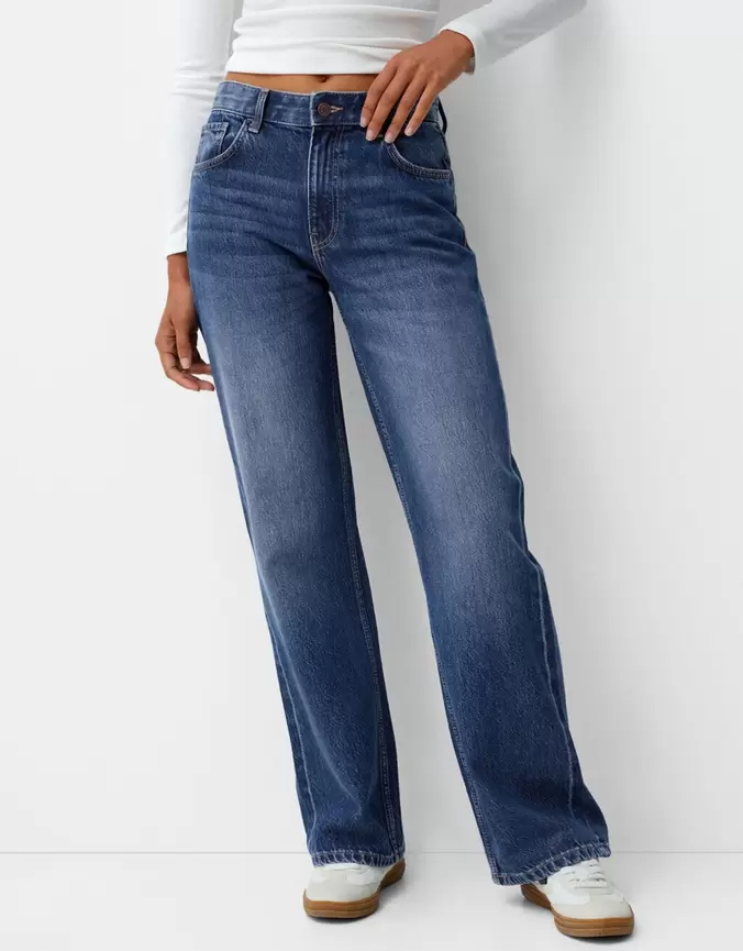 Aanbieding van 90's jeans met wijde pijpen voor 29,99€ bij Bershka