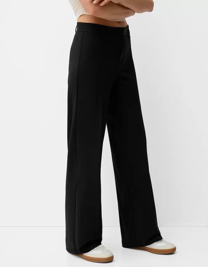 Aanbieding van Strakke broek wide leg voor 25,99€ bij Bershka