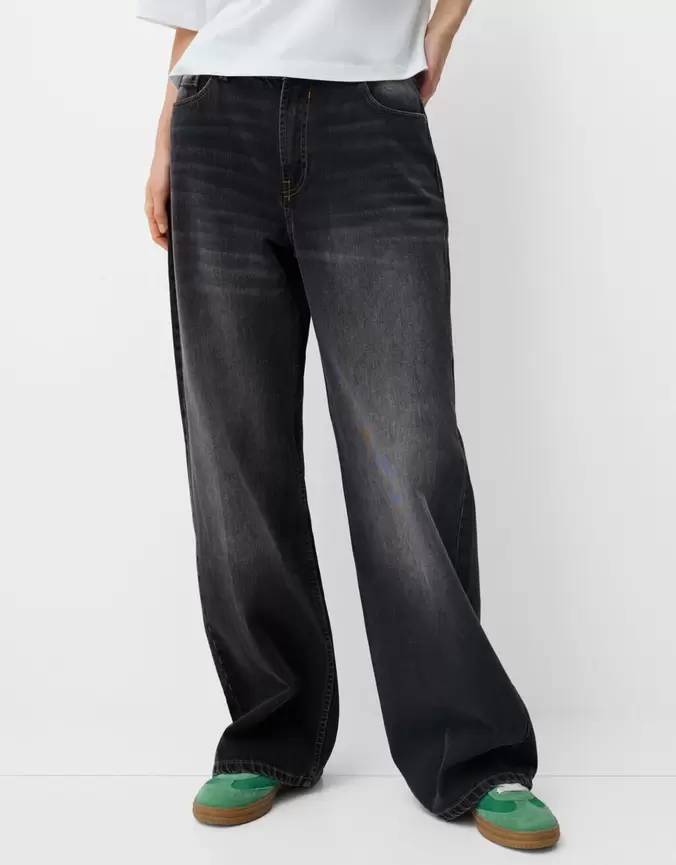 Aanbieding van Baggy jeans voor 39,99€ bij Bershka