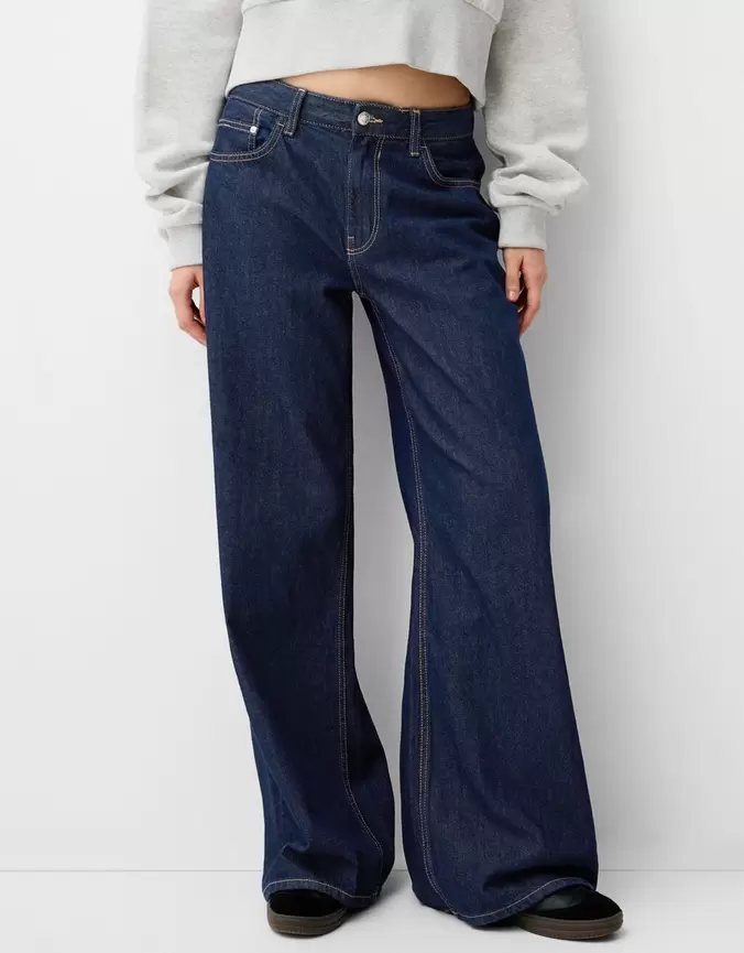 Aanbieding van Wide leg jeans voor 35,99€ bij Bershka