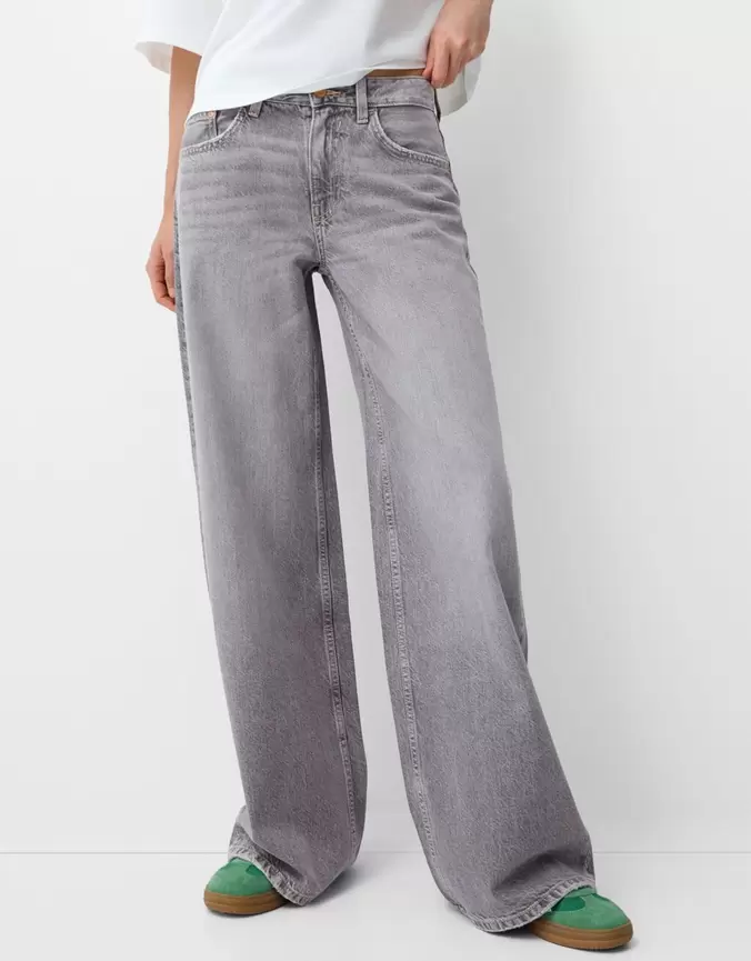 Aanbieding van Wide leg jeans voor 35,99€ bij Bershka