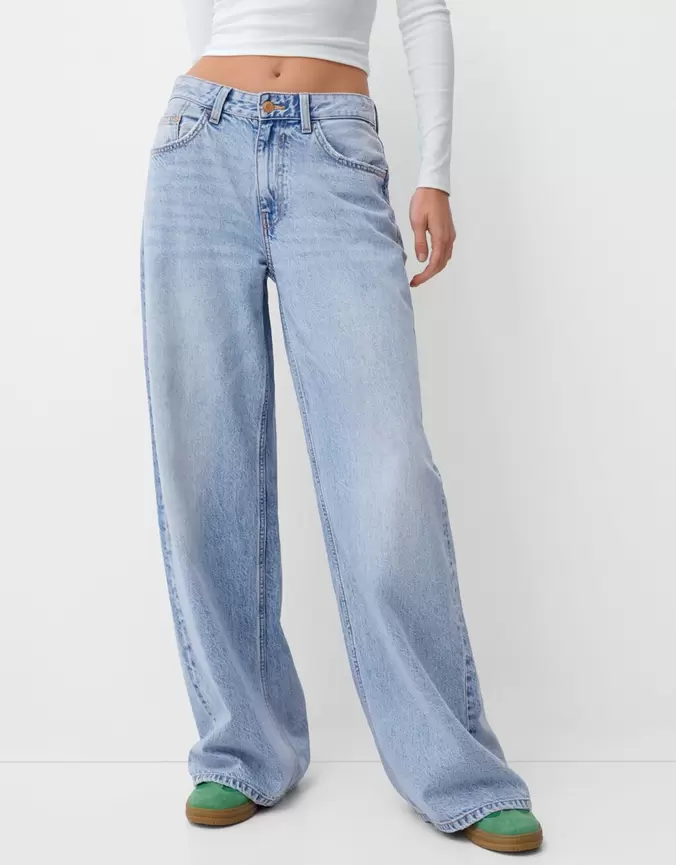 Aanbieding van Wide leg jeans voor 35,99€ bij Bershka