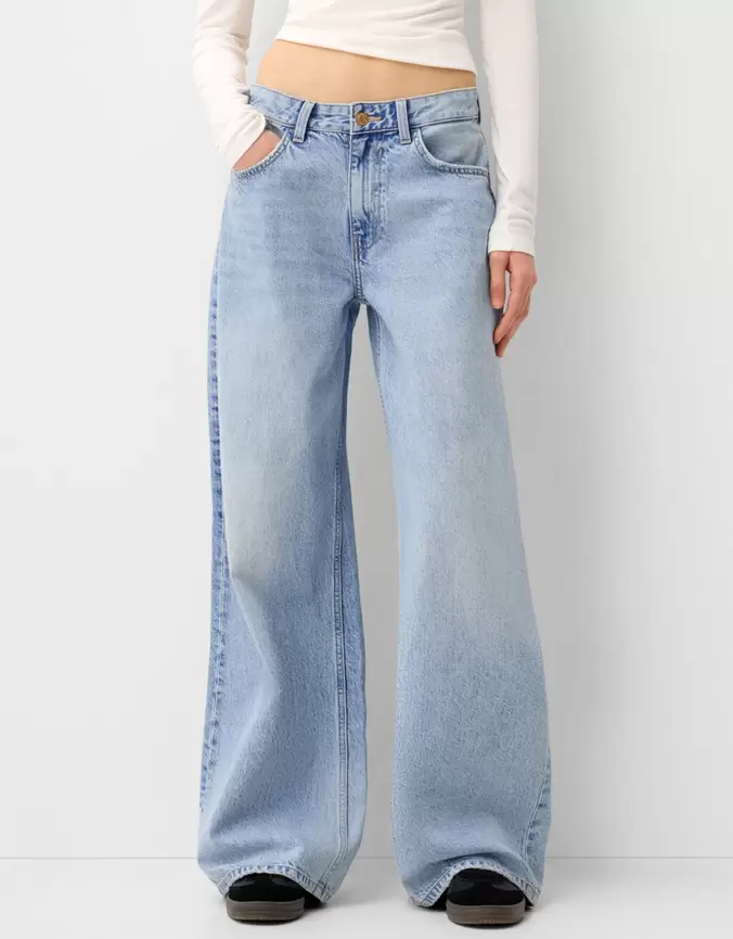 Aanbieding van Wide leg jeans voor 35,99€ bij Bershka