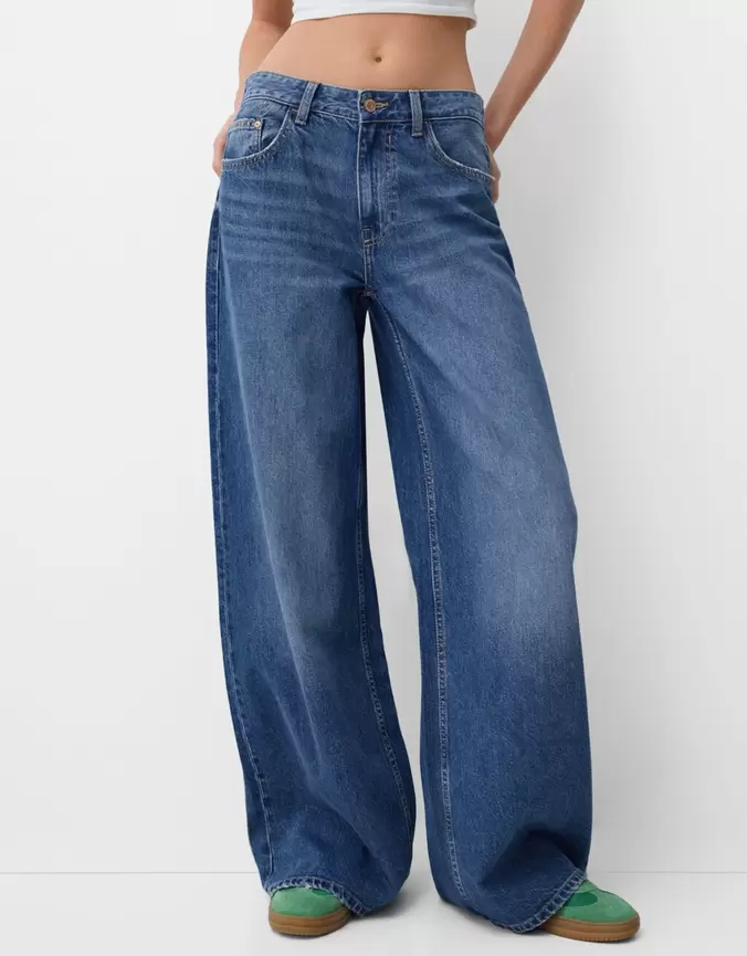 Aanbieding van Wide leg jeans voor 35,99€ bij Bershka