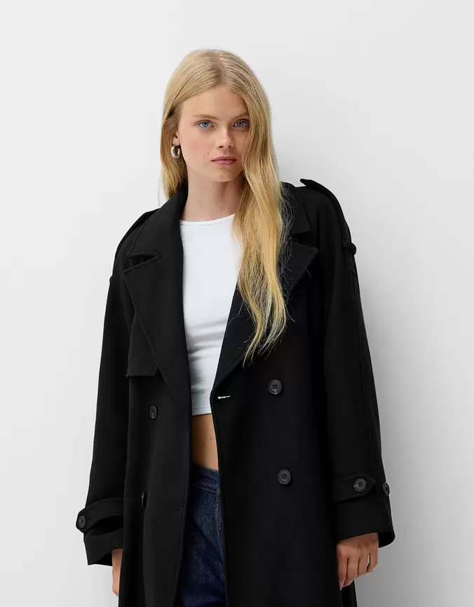 Aanbieding van Oversized synthetisch wollen trenchcoat voor 79,99€ bij Bershka