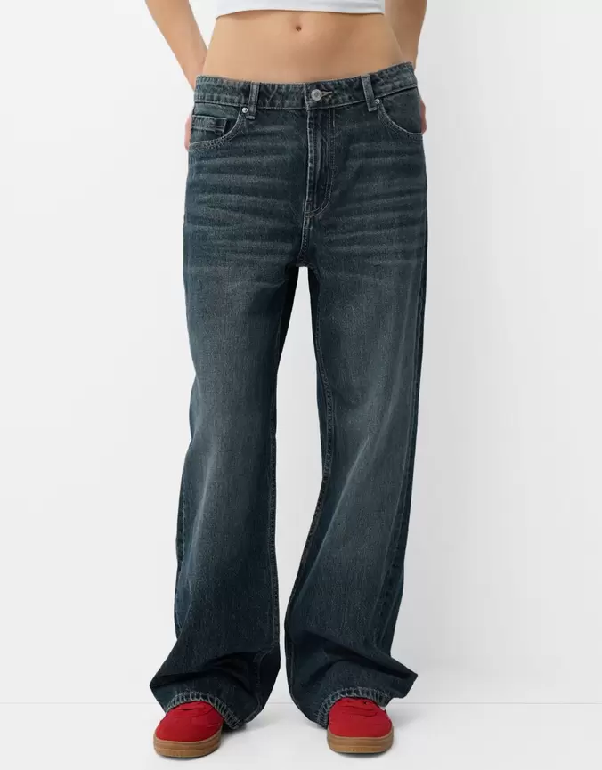 Aanbieding van Baggy jeans voor 39,99€ bij Bershka