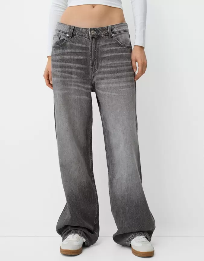 Aanbieding van Baggy jeans voor 39,99€ bij Bershka