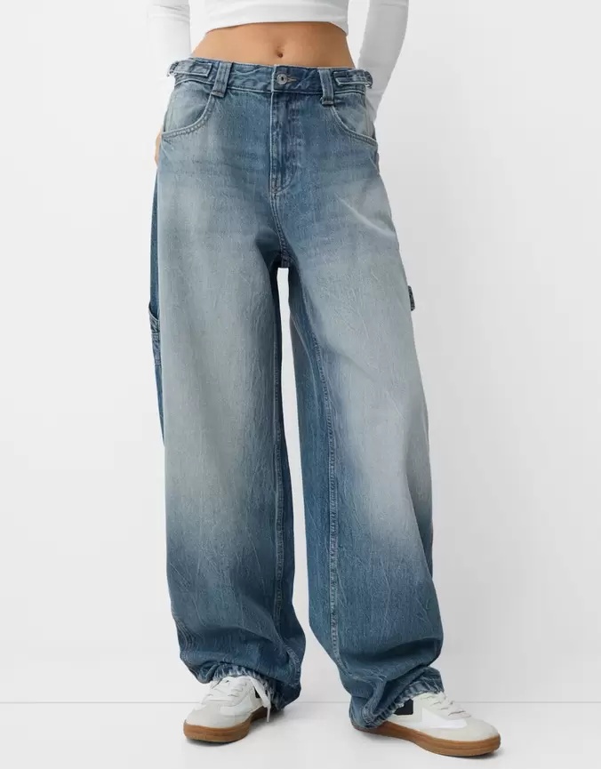 Aanbieding van Verstelbare balloon fit carpenter jeans voor 39,99€ bij Bershka