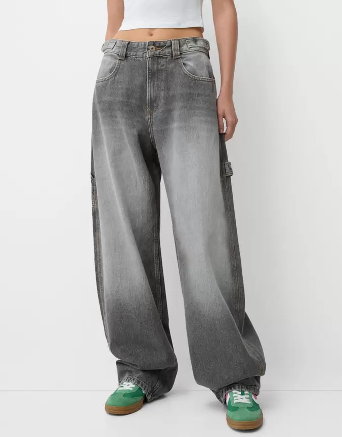 Aanbieding van Verstelbare balloon fit carpenter jeans voor 39,99€ bij Bershka