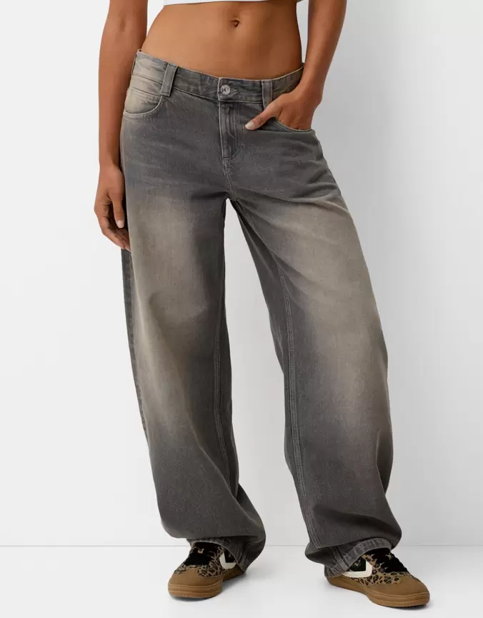 Aanbieding van Balloon fit baggy jeans voor 39,99€ bij Bershka