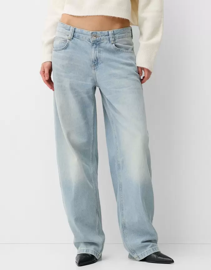 Aanbieding van Balloon fit baggy jeans voor 39,99€ bij Bershka