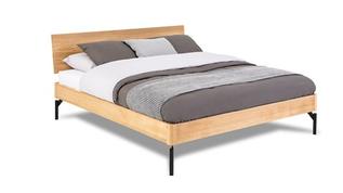 Aanbieding van Bed Sky met hoofdbord hout en poten metaal voor 1199€ bij Beter Bed