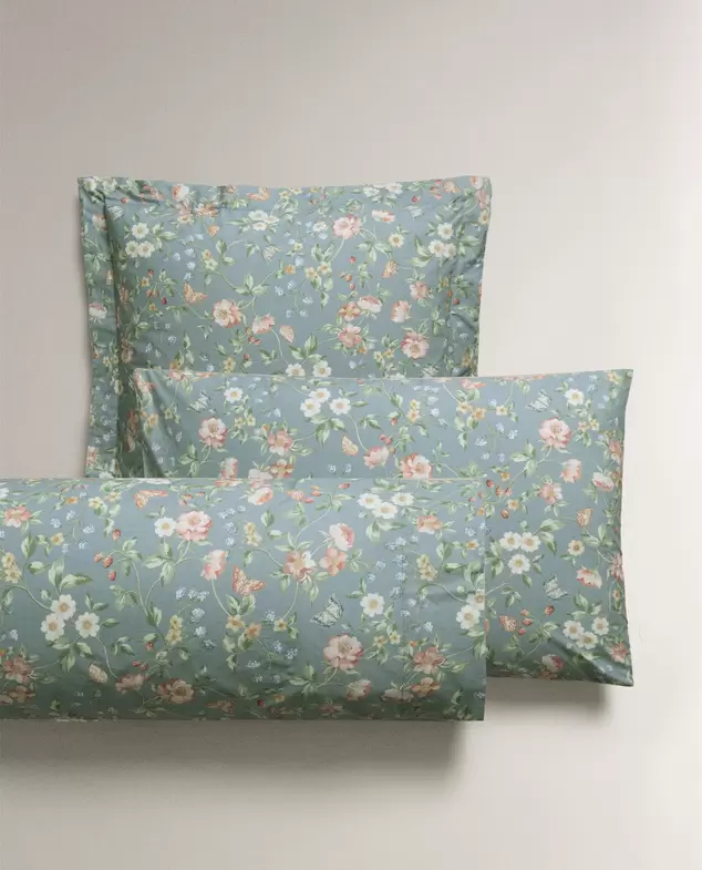 Aanbieding van KUSSENSLOOP MET BLOEMENPRINT voor 9,99€ bij Zara Home