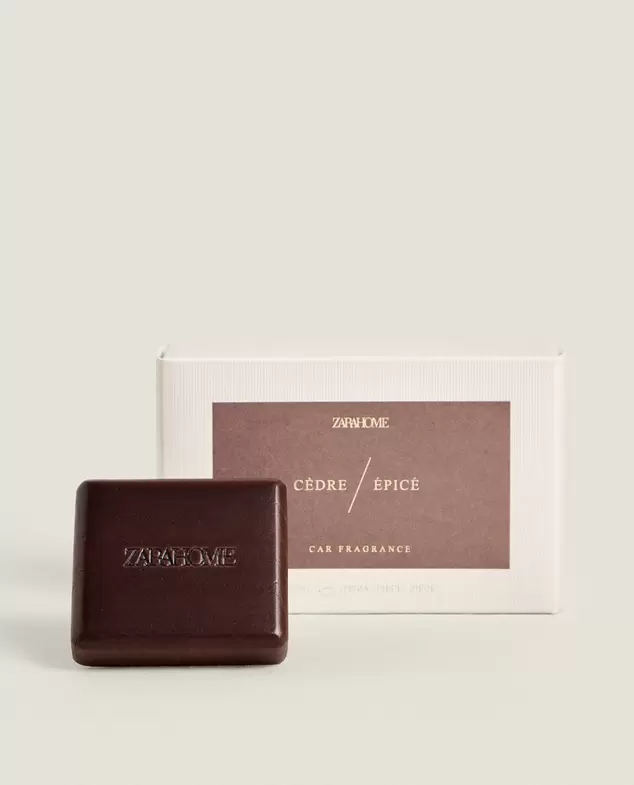 Aanbieding van CÈDRE ÉPICÉ AUTOLUCHTVERFRISSER voor 12,99€ bij Zara Home