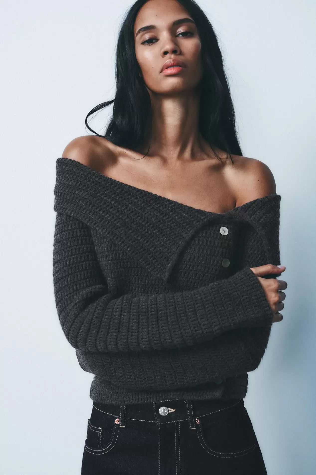 Aanbieding van TRICOT TOP MET KNOPEN OPZIJ voor 29,95€ bij Zara