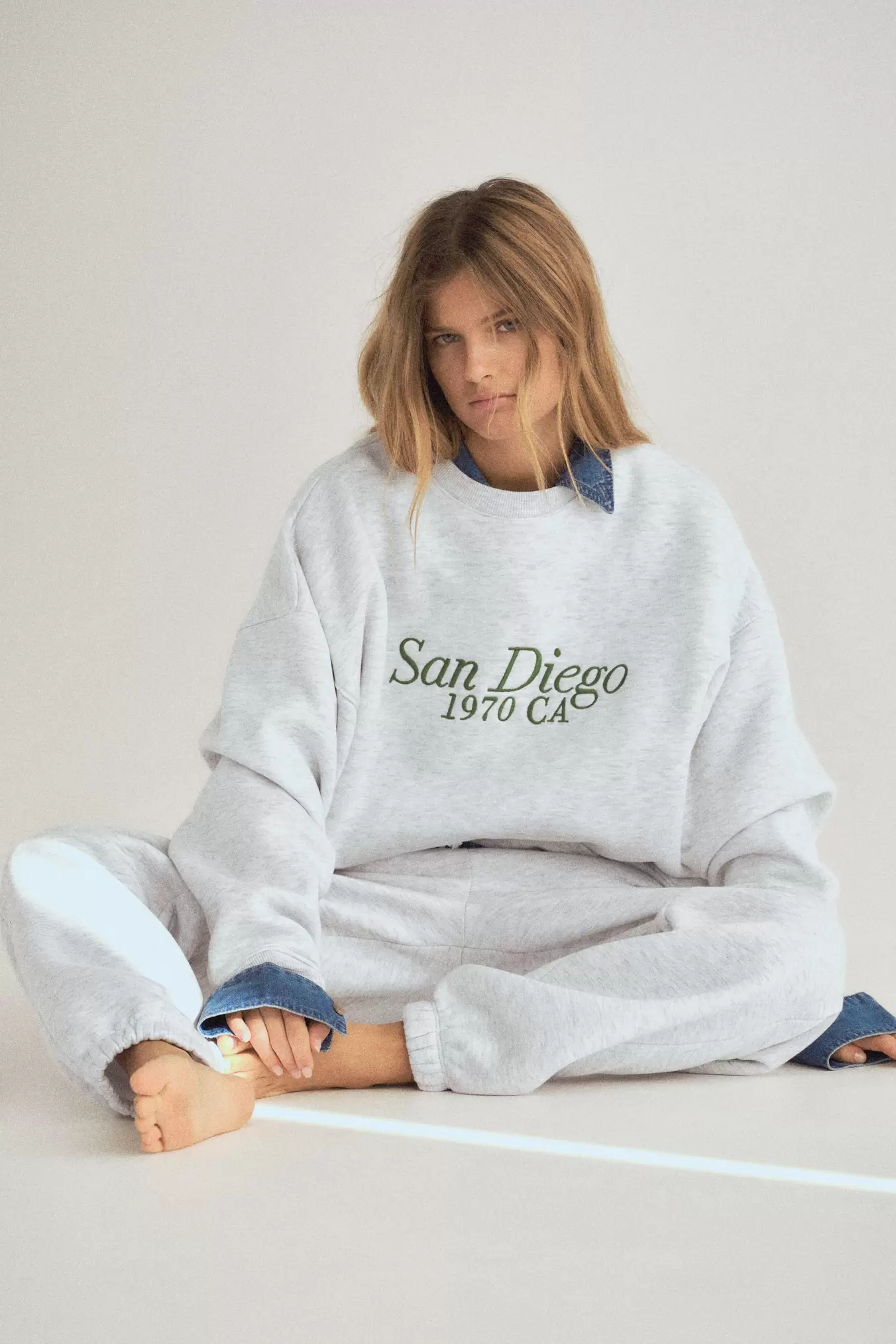 Aanbieding van SWEATSHIRT MET TEKST voor 25,95€ bij Zara