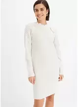 Aanbieding van Gebreide jurk met sierknopen voor 36,99€ bij bonprix