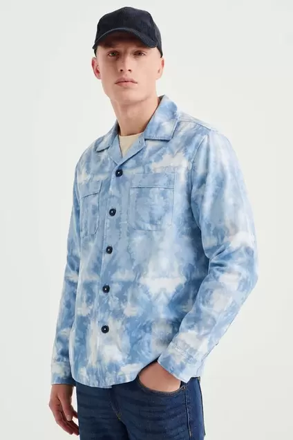 Aanbieding van Overshirt met tie-dye dessin voor 20€ bij We Fashion