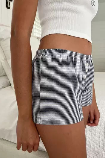 Aanbieding van Product Name:Keira Stripe Shorts voor 18€ bij Brandy Melville