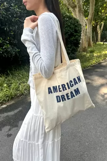 Aanbieding van Product Name:American Dream Tote Bag voor 10€ bij Brandy Melville