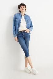 Aanbieding van Capri jeans met riem - mid waist - LYCRA® voor 35,99€ bij C&A