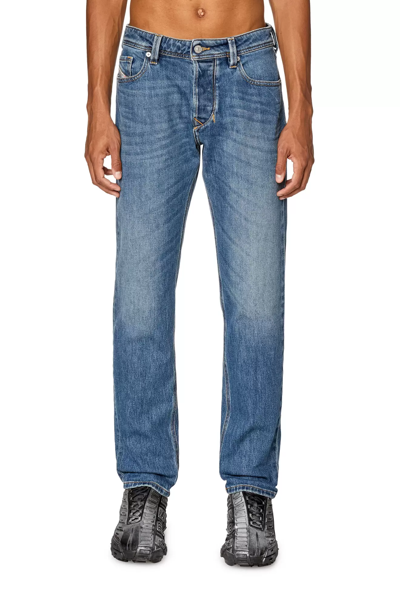 Aanbieding van Tapered Jeans - 1986 Larkee-Beex voor 105€ bij Diesel