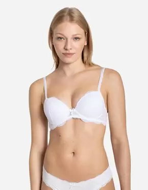 Aanbieding van Push-up-bh - Geappliqueerd strikje voor 12,99€ bij Takko fashion