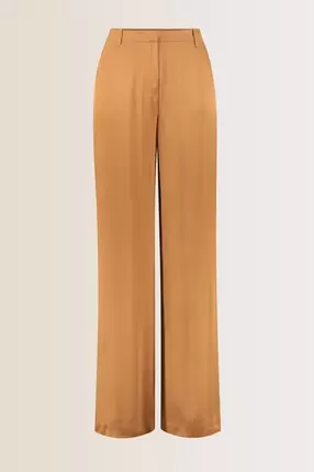 Aanbieding van Wijde broek satijn voor 119,95€ bij Expresso