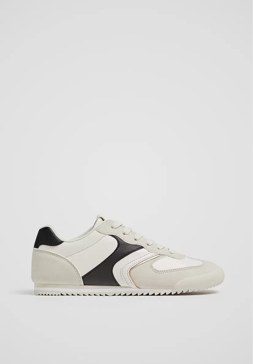 Aanbieding van Casual retro sneakers voor 29,99€ bij Stradivarius