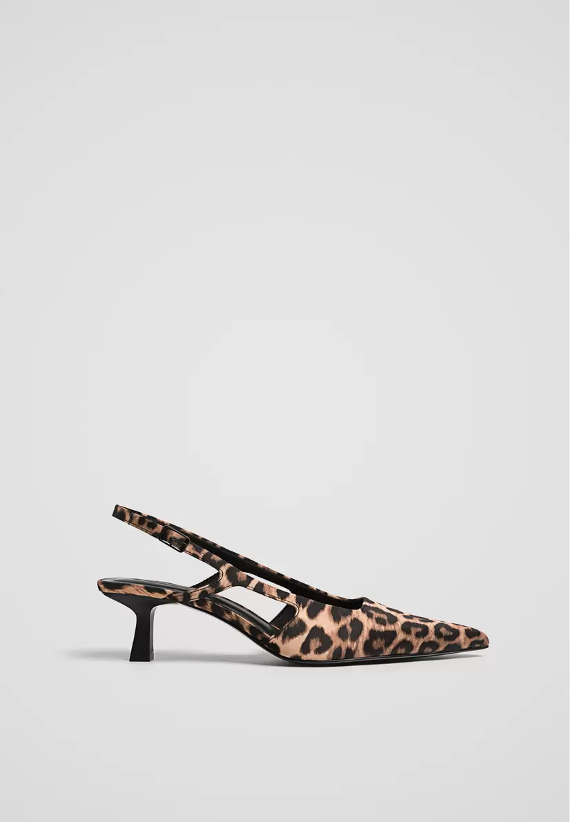 Aanbieding van Kitten heel met luipaardprint voor 29,99€ bij Stradivarius