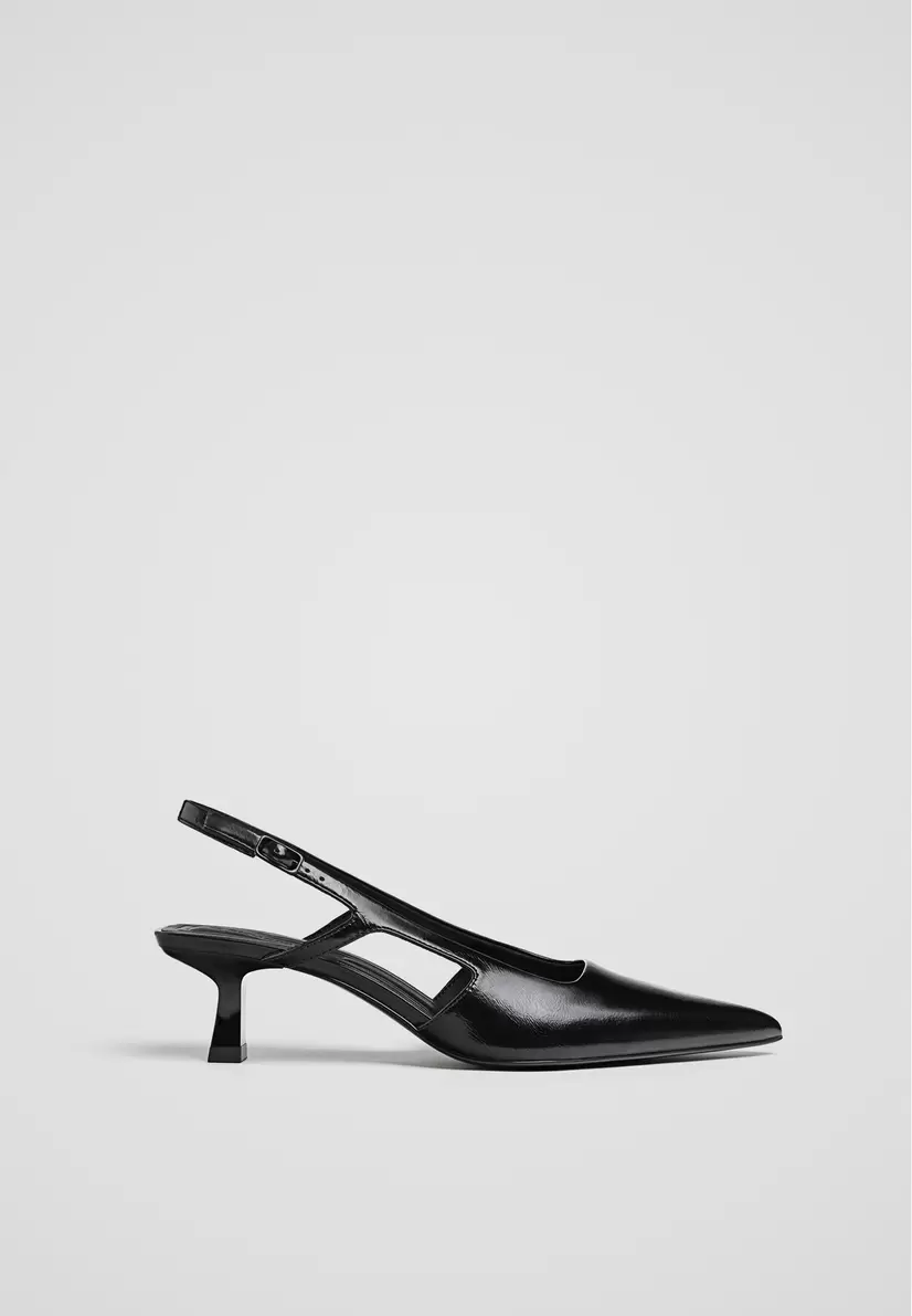 Aanbieding van Slingback schoen met kitten heel voor 29,99€ bij Stradivarius