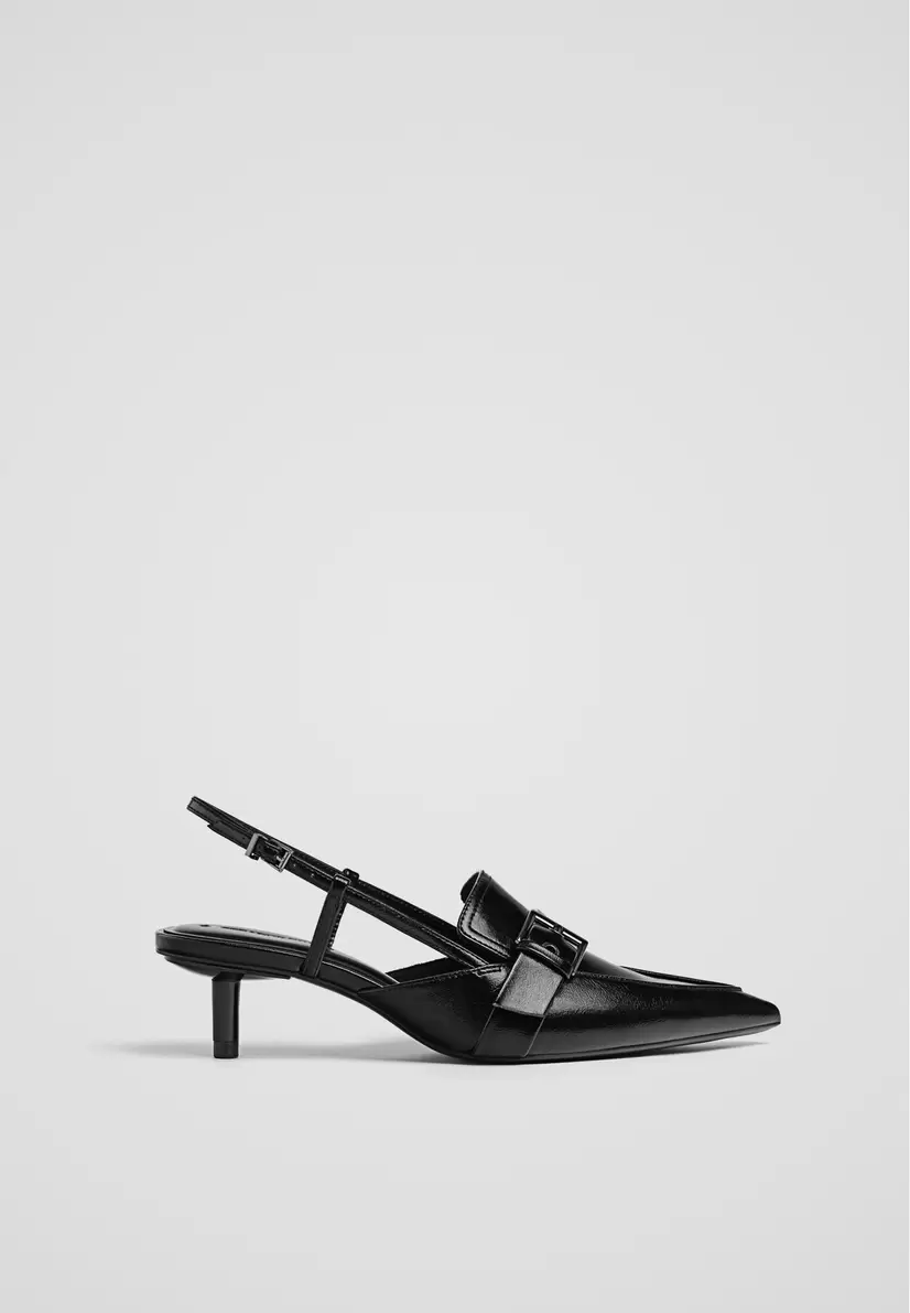 Aanbieding van Slingback met hak voor 35,99€ bij Stradivarius