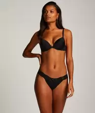 Aanbieding van String Madison voor 8,99€ bij Hunkemoller