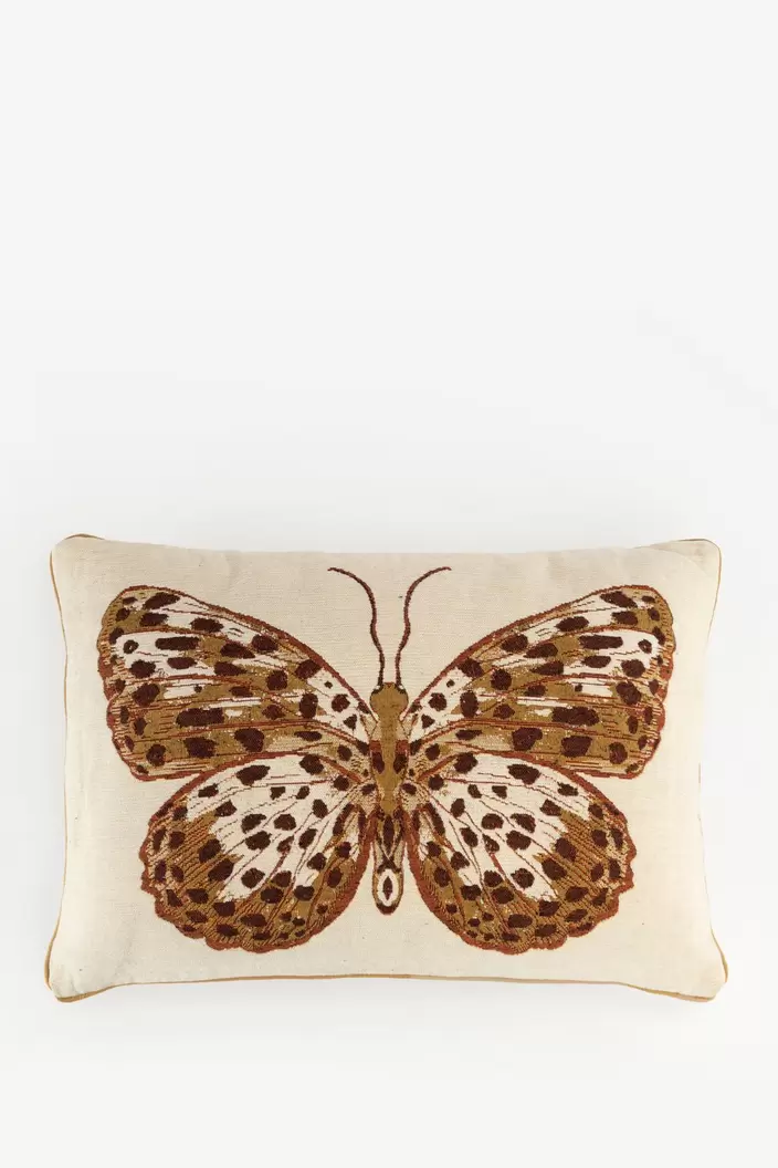 Aanbieding van Bruin jacquard kussen leopard butterfly voor 39,99€ bij Sissy-Boy