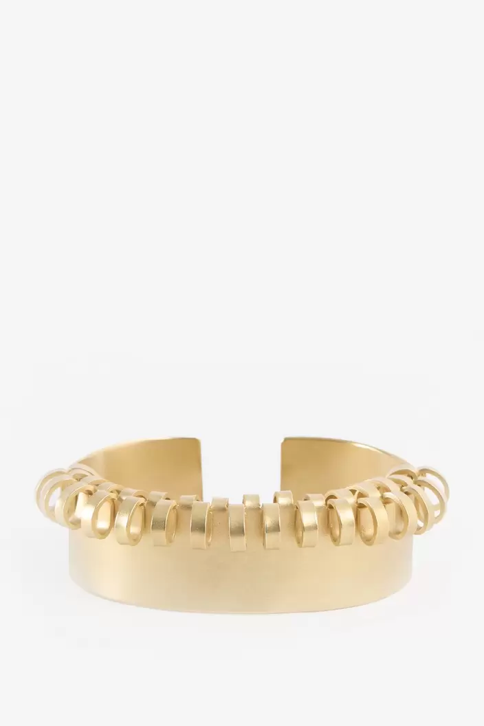 Aanbieding van Gouden armband met krul Sissy-Boy X TWEEK-EEK voor 150€ bij Sissy-Boy