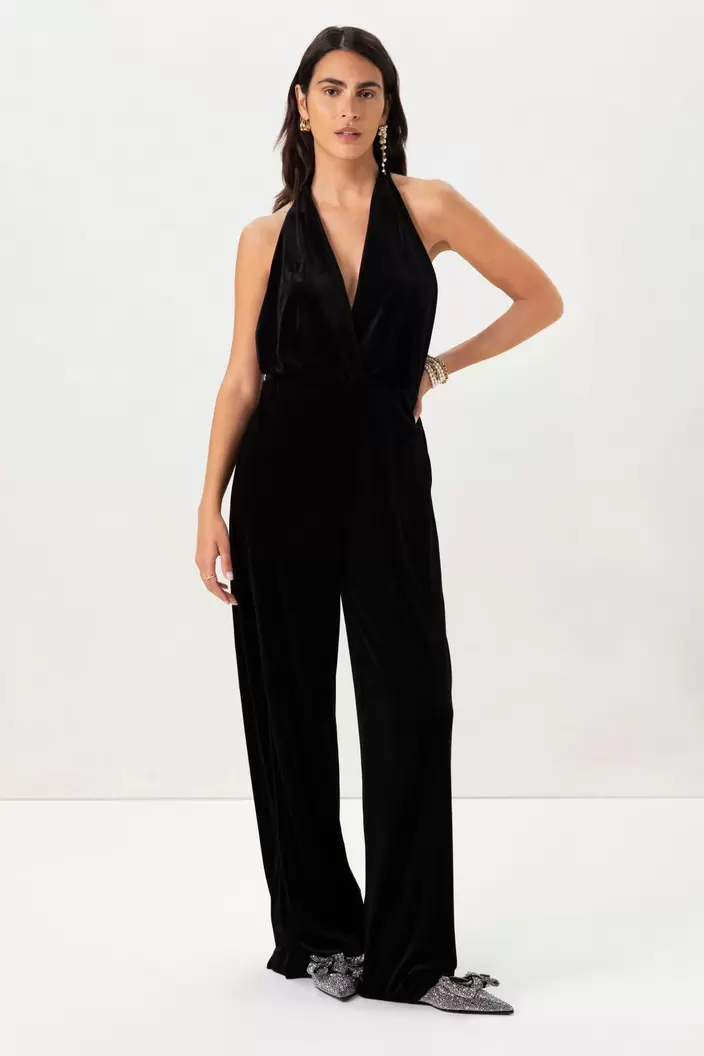 Aanbieding van Zwarte velvet halter jumpsuit voor 99,99€ bij Sissy-Boy