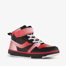 Aanbieding van Hoge meisjes sneakers Isa zwart rood voor 15€ bij Scapino