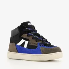 Aanbieding van Hoge suede jongens sneakers zwart blauw voor 29€ bij Scapino