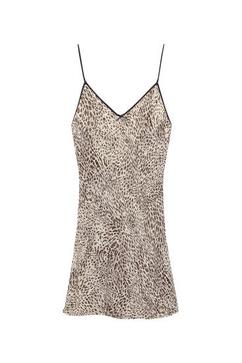 Aanbieding van Korte jurk met panterprint voor 25,99€ bij Pull & Bear