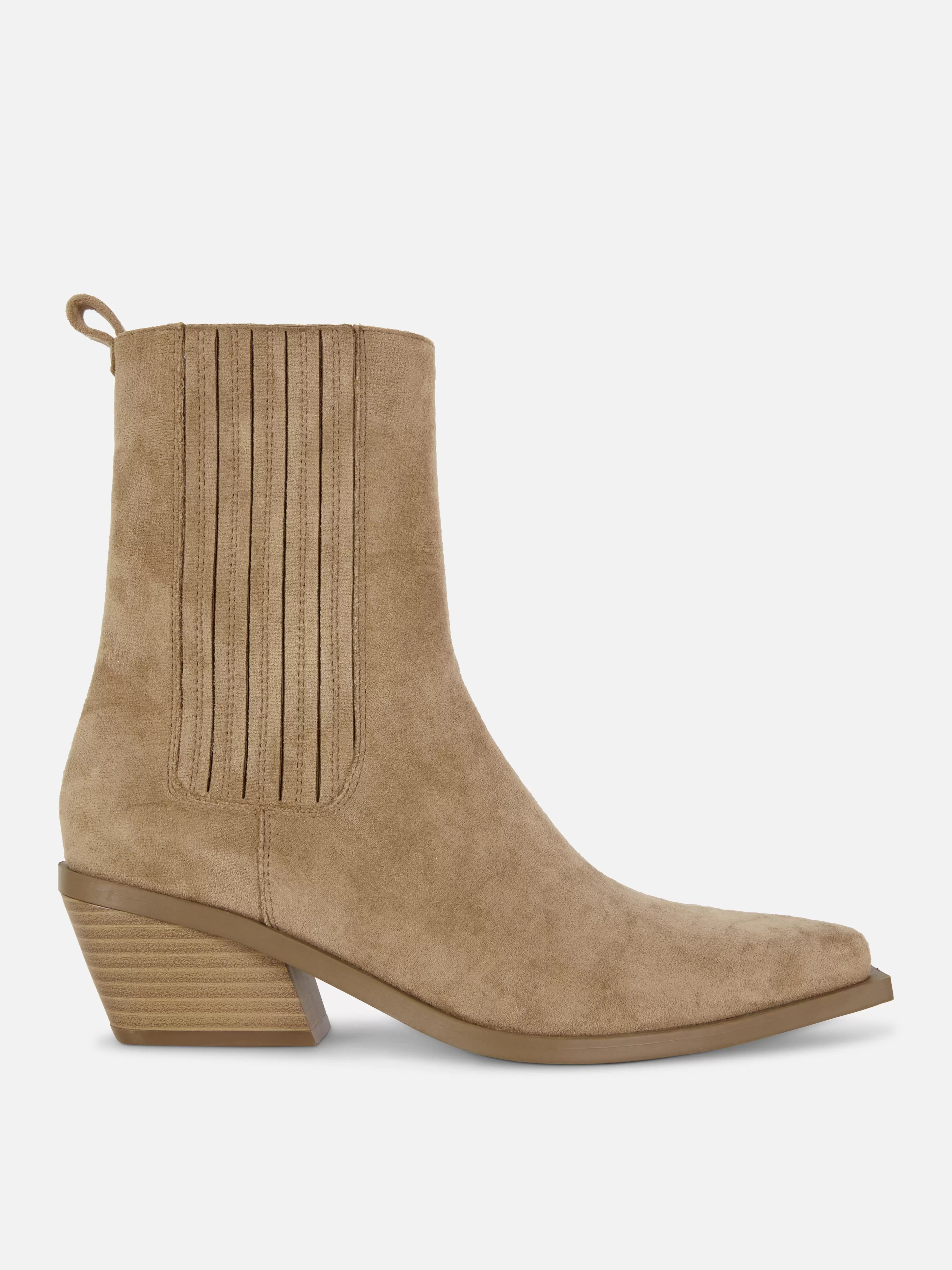 Aanbieding van Enkellaarsjes met lage hak in western-stijl voor 24€ bij Primark