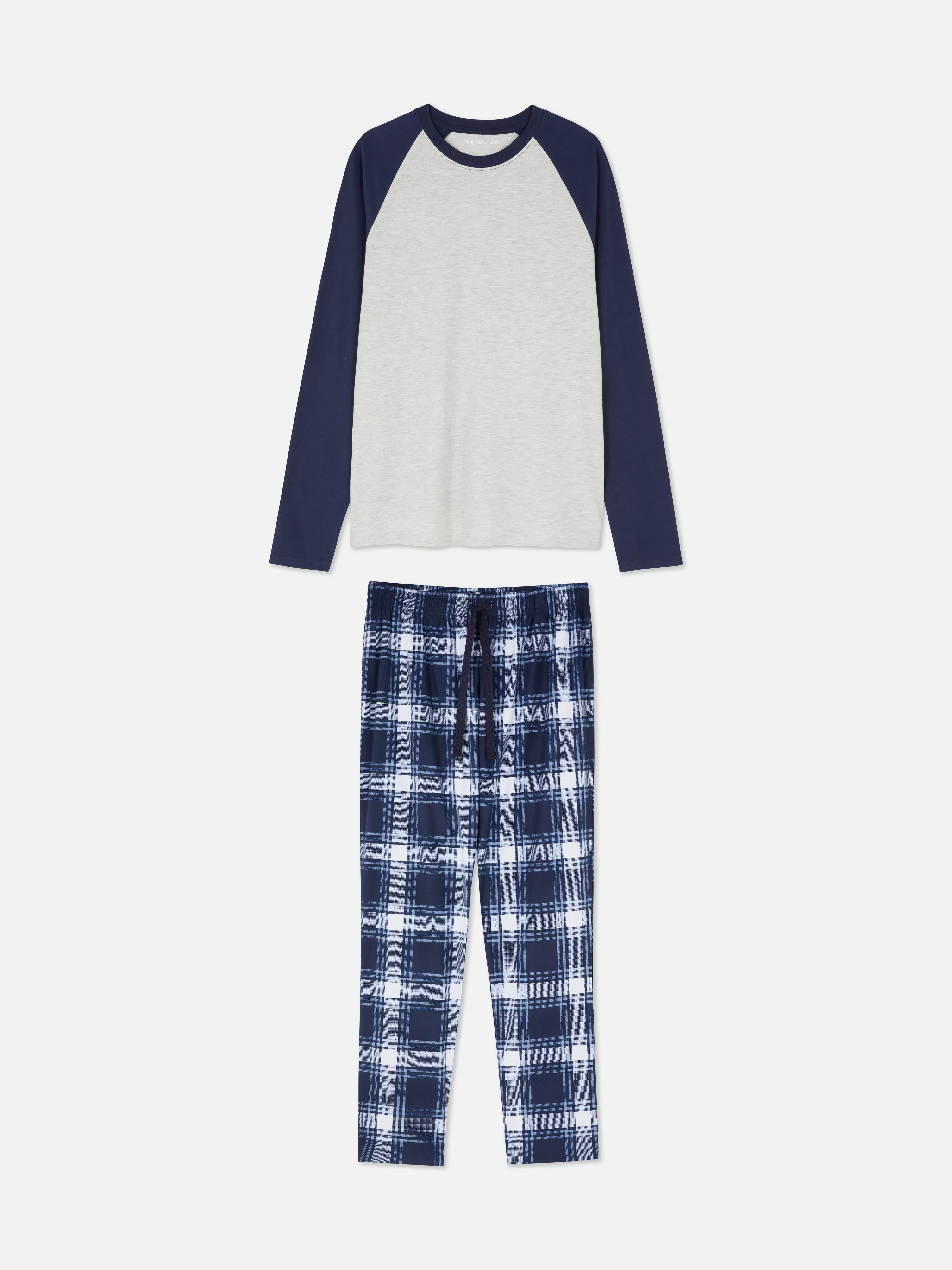 Aanbieding van Superzachte lange pyjama voor 15€ bij Primark