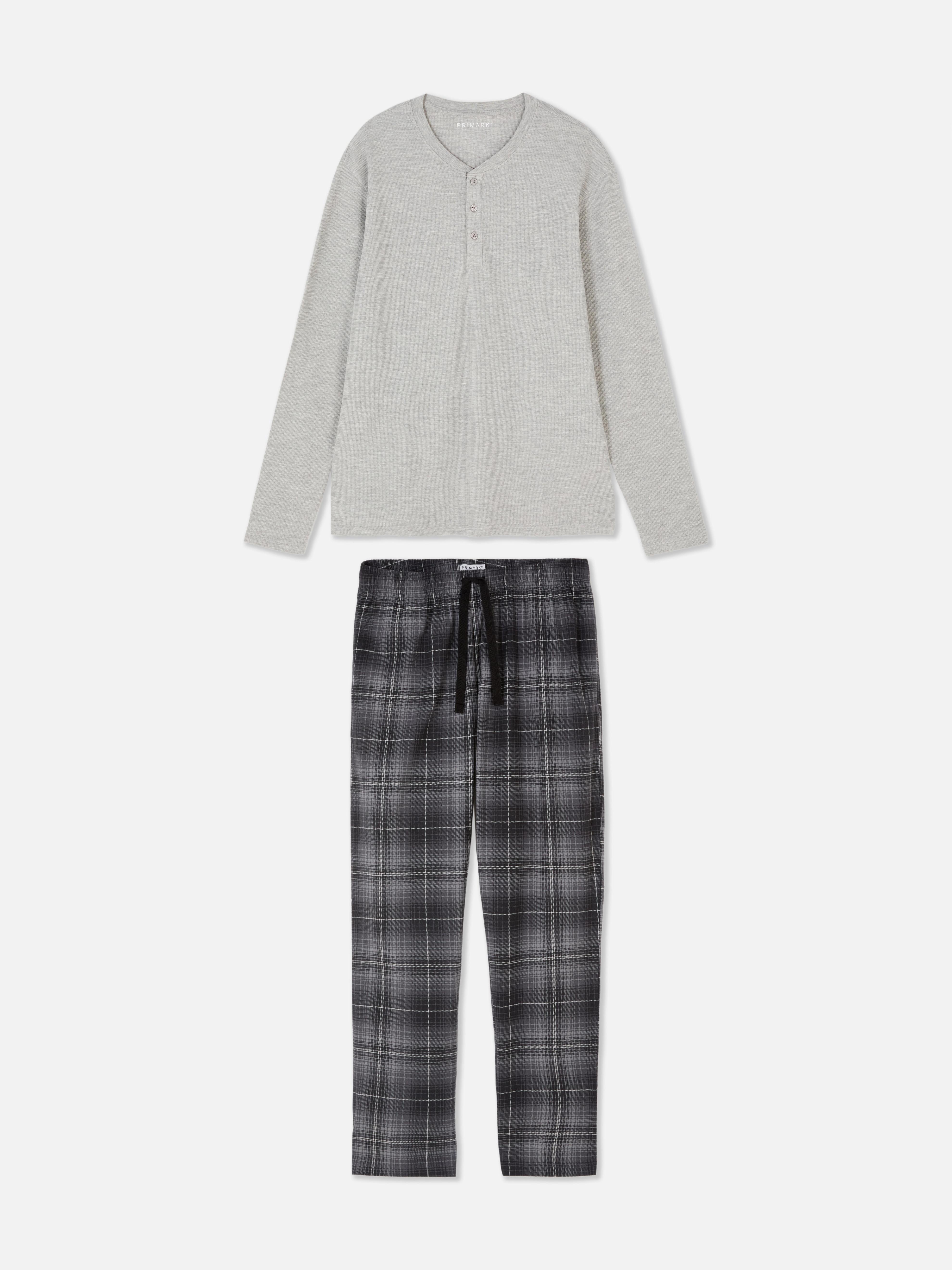 Aanbieding van Superzachte lange pyjama voor 15€ bij Primark