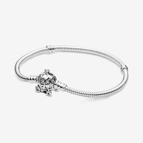 Aanbieding van Disney Cinderella Pumpkin Coach Clasp Pandora Moments Bracelet voor 99€ bij Pandora