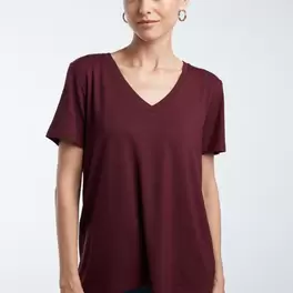 Aanbieding van T-shirt with v-neck voor 5,99€ bij New Yorker