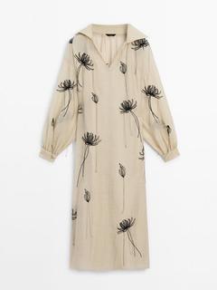 Aanbieding van Geborduurde jurk met print voor 129€ bij Massimo Dutti