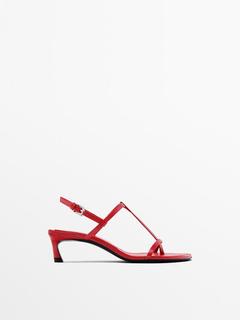 Aanbieding van Rode sandaal met hak - Limited Edition voor 149€ bij Massimo Dutti